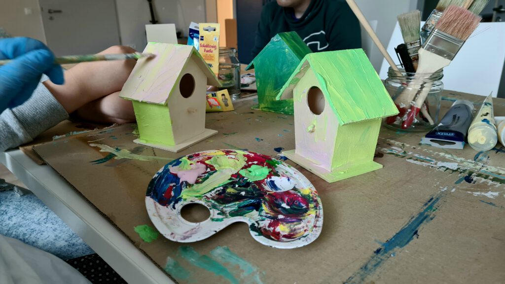 Basteln und Werken in der Tagesförderung der LeA Neu Wulmstorf gGmbH
